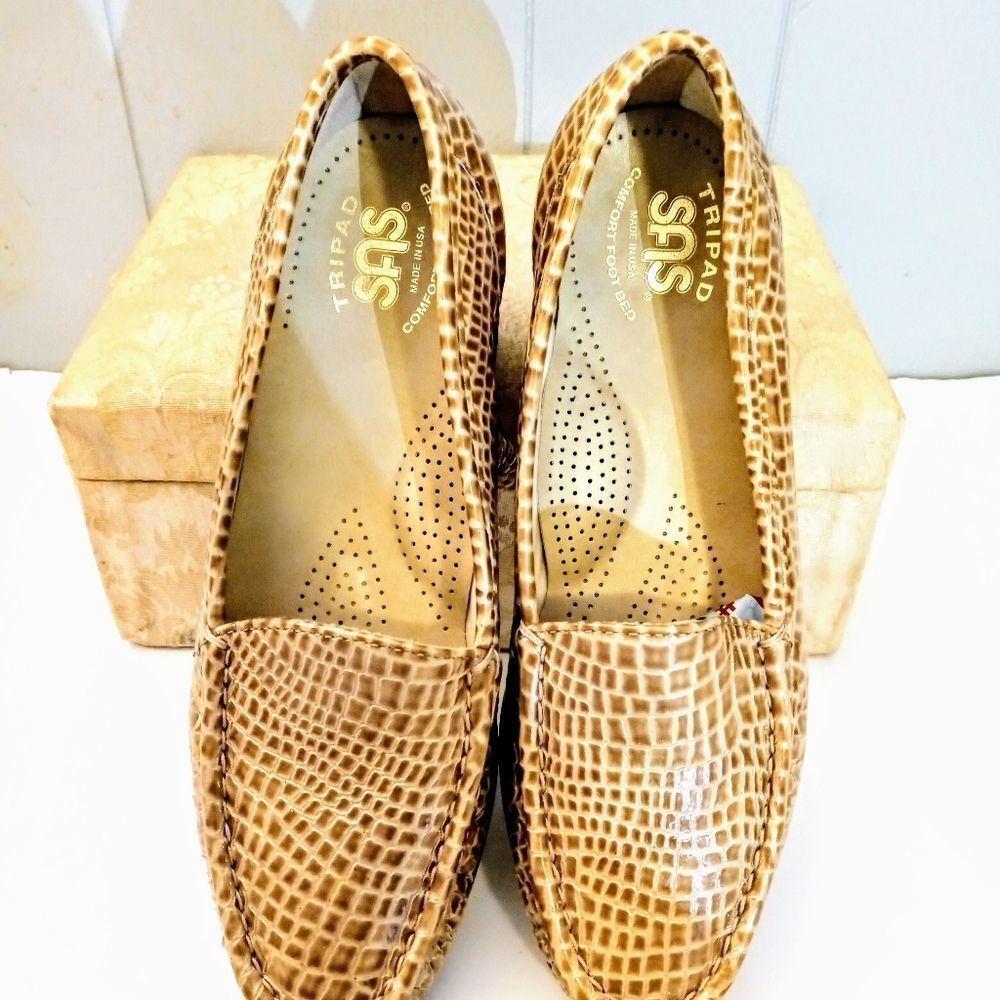 SAS Blond Snakeskin Embossed Patent  Leather Loafer sz 7